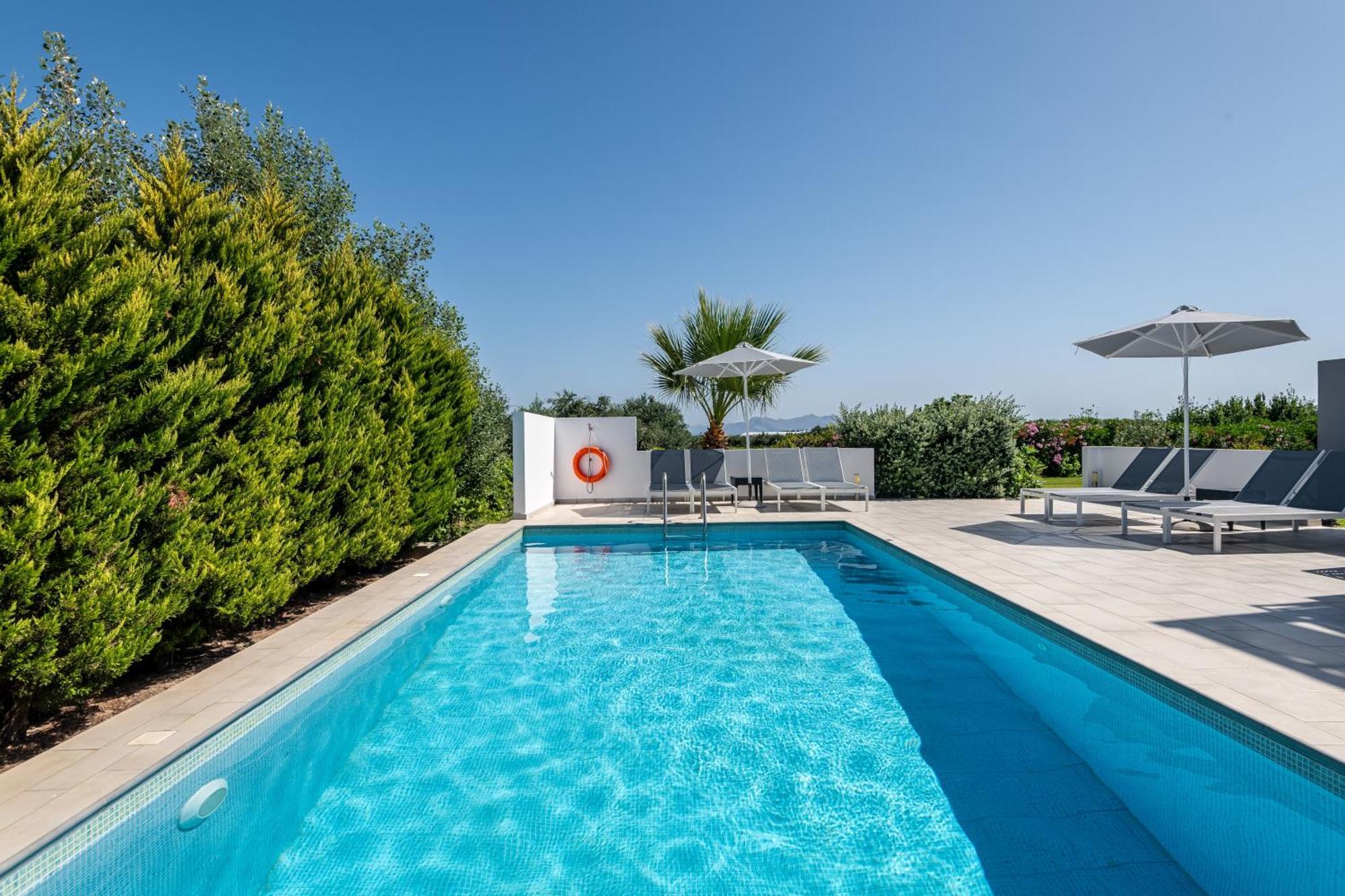 Asteria Pearl Villa 2 With Rooftop Jacuzzi Tigkaki  Exterior photo